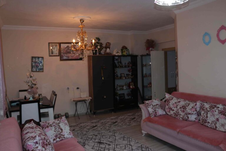ANDİÇENDE FIRSAT DAİRE! GENİŞ 3+1 PRESTİJLİ KONUM