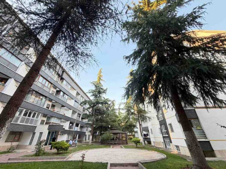 GÜZELKENT MAH. / BLV. ÜZERİ / 3+1 / K.MUTFAK / KOMBİLİ / KİRALIK